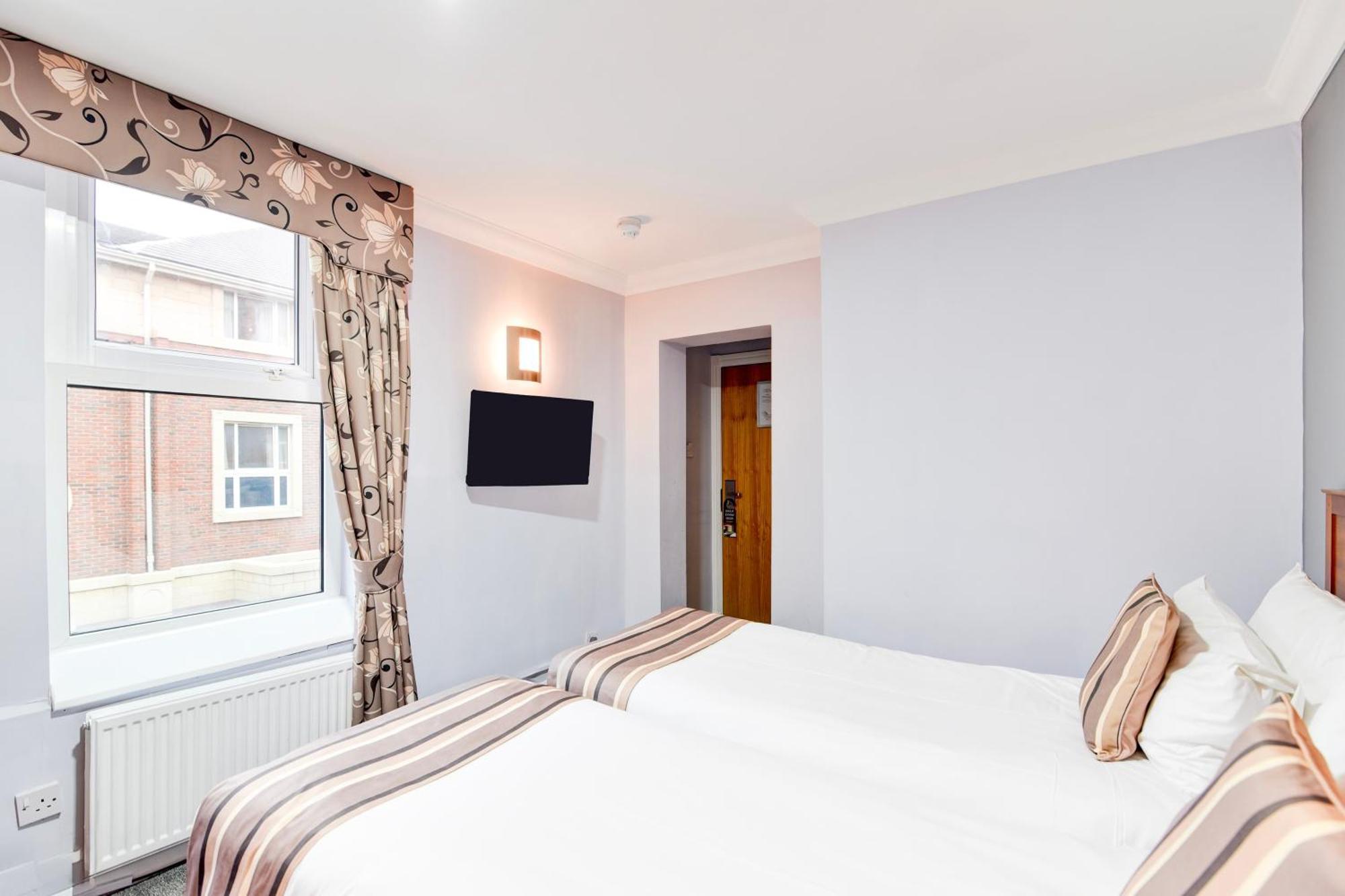 Aston Court Derby City Centre By Belvilla Bagian luar foto