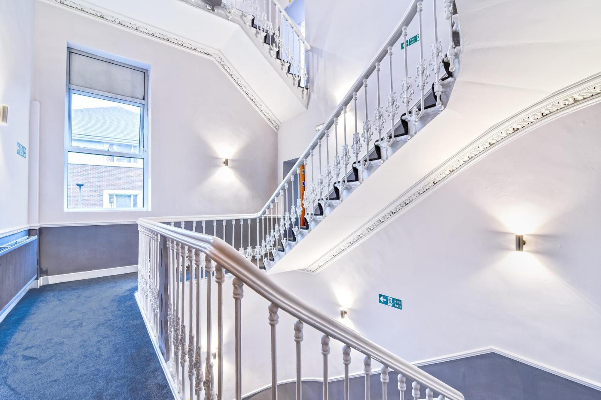 Aston Court Derby City Centre By Belvilla Bagian luar foto